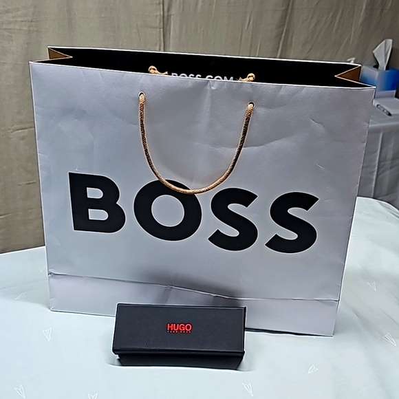 High Boss Paper Bag with glasses case - Picture 1 of 8